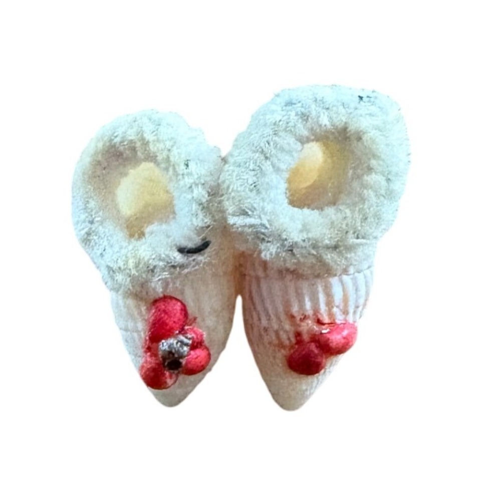 Vintage Sea shell Baby Slippers Pin Brooch Novelty Shoe Collectible‎ Seashells